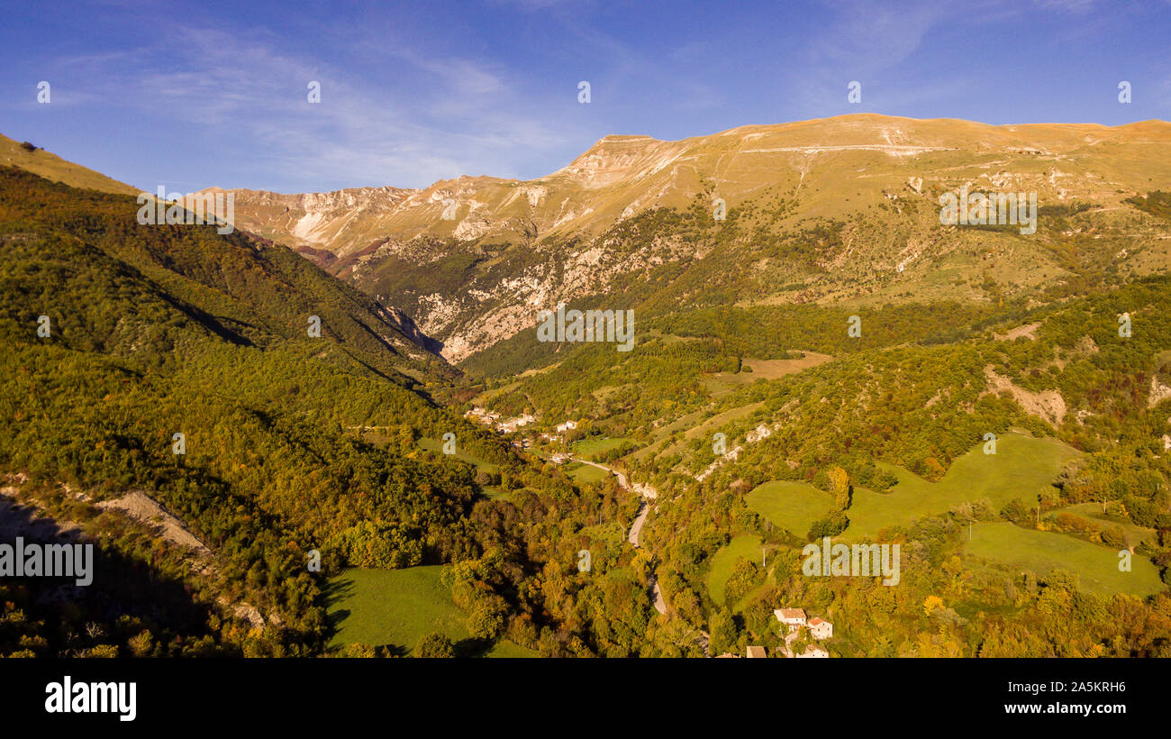 Luftaufnahme der Sibillinischen Berge im Herbst Stockfoto