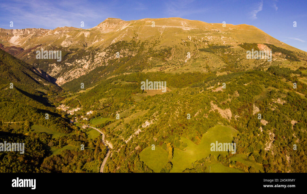 Luftaufnahme der Sibillinischen Berge im Herbst Stockfoto