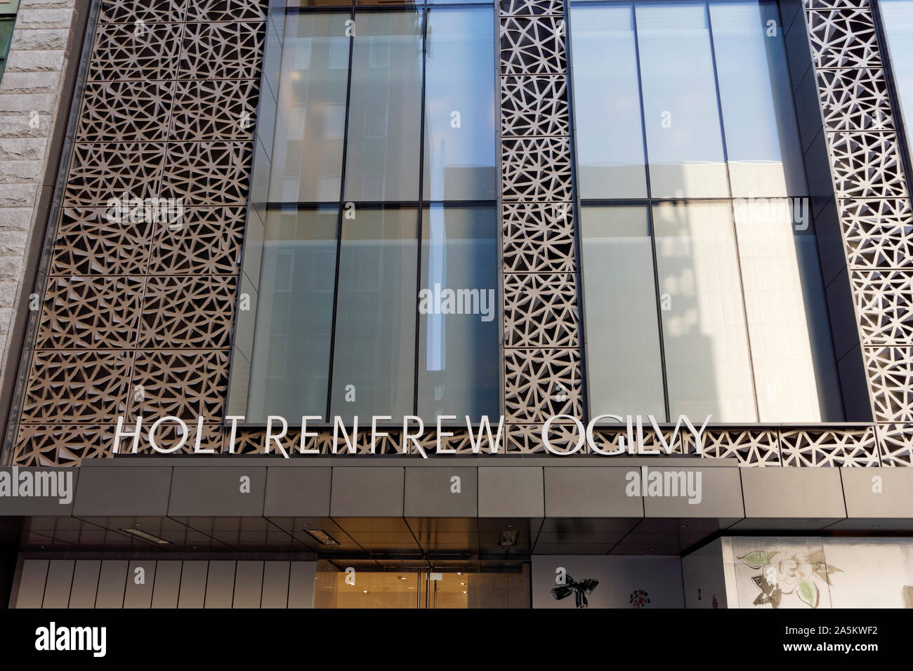Die Holt Renfrew Ogilvy High-End-Kaufhaus in der Innenstadt von Montreal, Quebec, Kanada Stockfoto