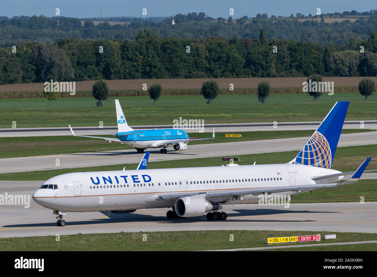 München, Deutschland - 18. September. 2019: United Airlines Boeing 767-300 mit der Registriernummer N673UA Rollen ist für die Nort nehmen Stockfoto