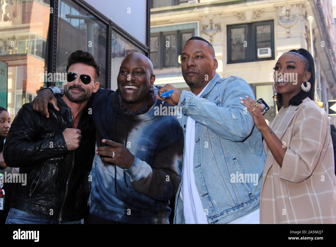 New York, NY, USA. Okt, 2019 21. Frank Grillo, Tyrese Gibson, Deon Taylor und Nafessa Williams am Bau reihe Förderung von Schwarz und Blau in New York City am 21. Oktober 2019. Credit: Erik Nielsen/Medien Punch/Alamy leben Nachrichten Stockfoto