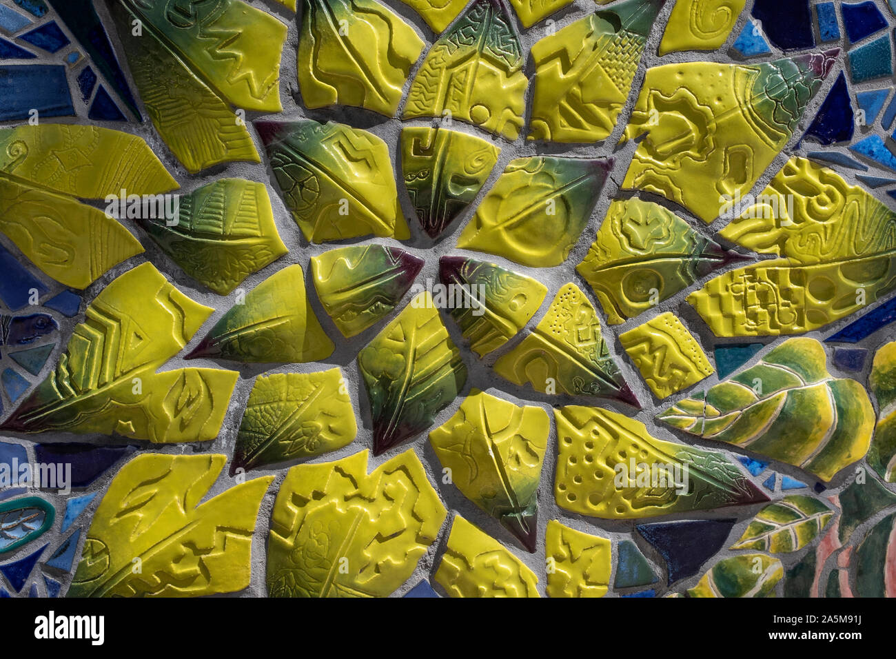 Mosaik Fliesen auf dem Albuquerque Convention Center von Cassandra Reid und Lehrlinge: Detail der 'Las Florecitas 2001" Stockfoto