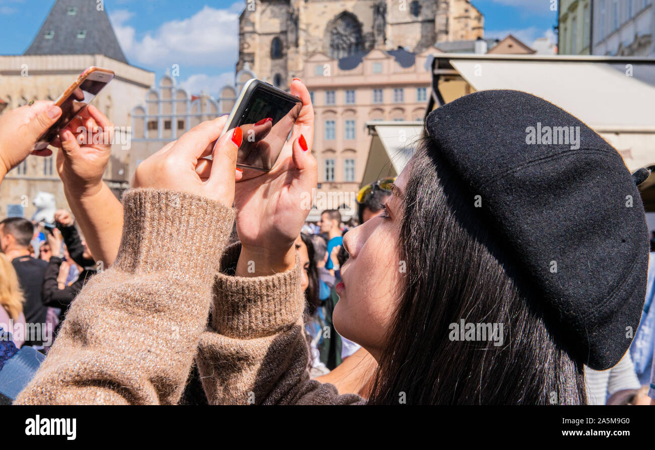 Touristen fotografieren, Altstädter Ring, Prag, Tschechische Republik Stockfoto