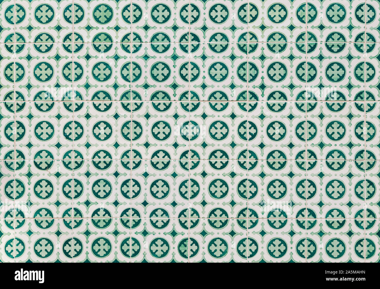 In der Nähe von Grün keramische Kacheln (AZULEJOS) in Lissabon, Portugal. Hochauflösende full frame strukturierten Hintergrund. Stockfoto
