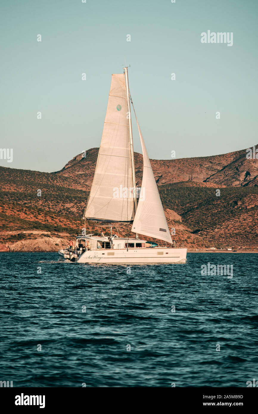 Segelt ruhig -Fotos und -Bildmaterial in hoher Auflösung – Alamy