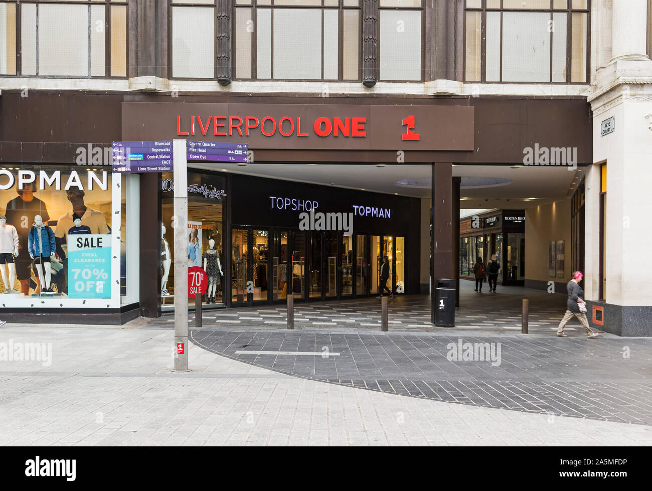 Liverpool One Eingang zum Einkaufszentrum. Stockfoto
