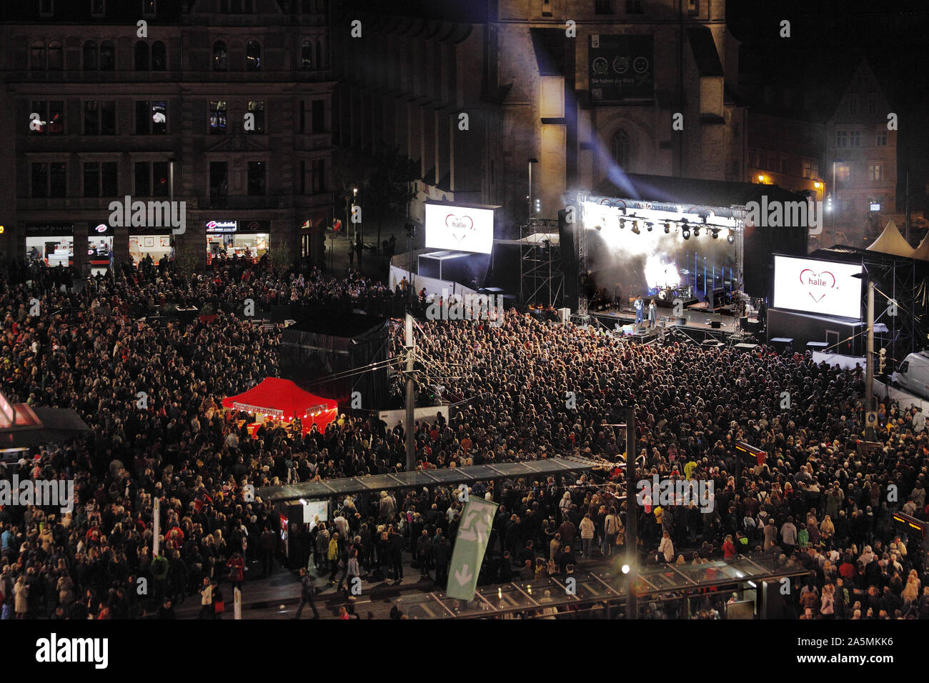 Halle Saale Deutschland am 19 Okt 2019: HalleZusammen Konzert in Gedenken an die Opfer der terroristischen Angriff auf 9 Oct 2019 in Halle (Saale) Stockfoto