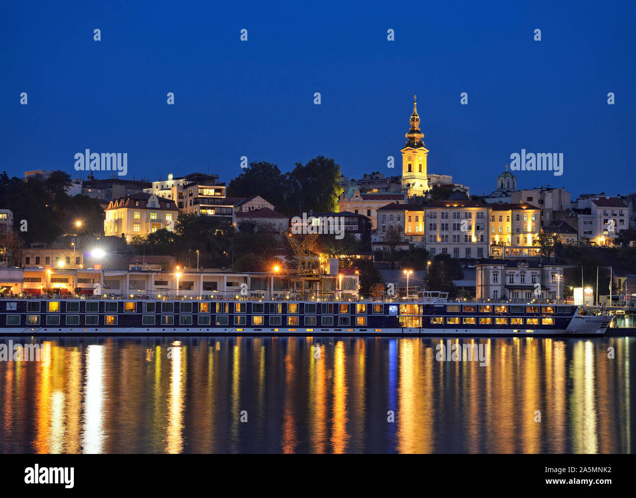 Blick auf die Innenstadt von Belgrad über die Donau, Serbien Stockfoto