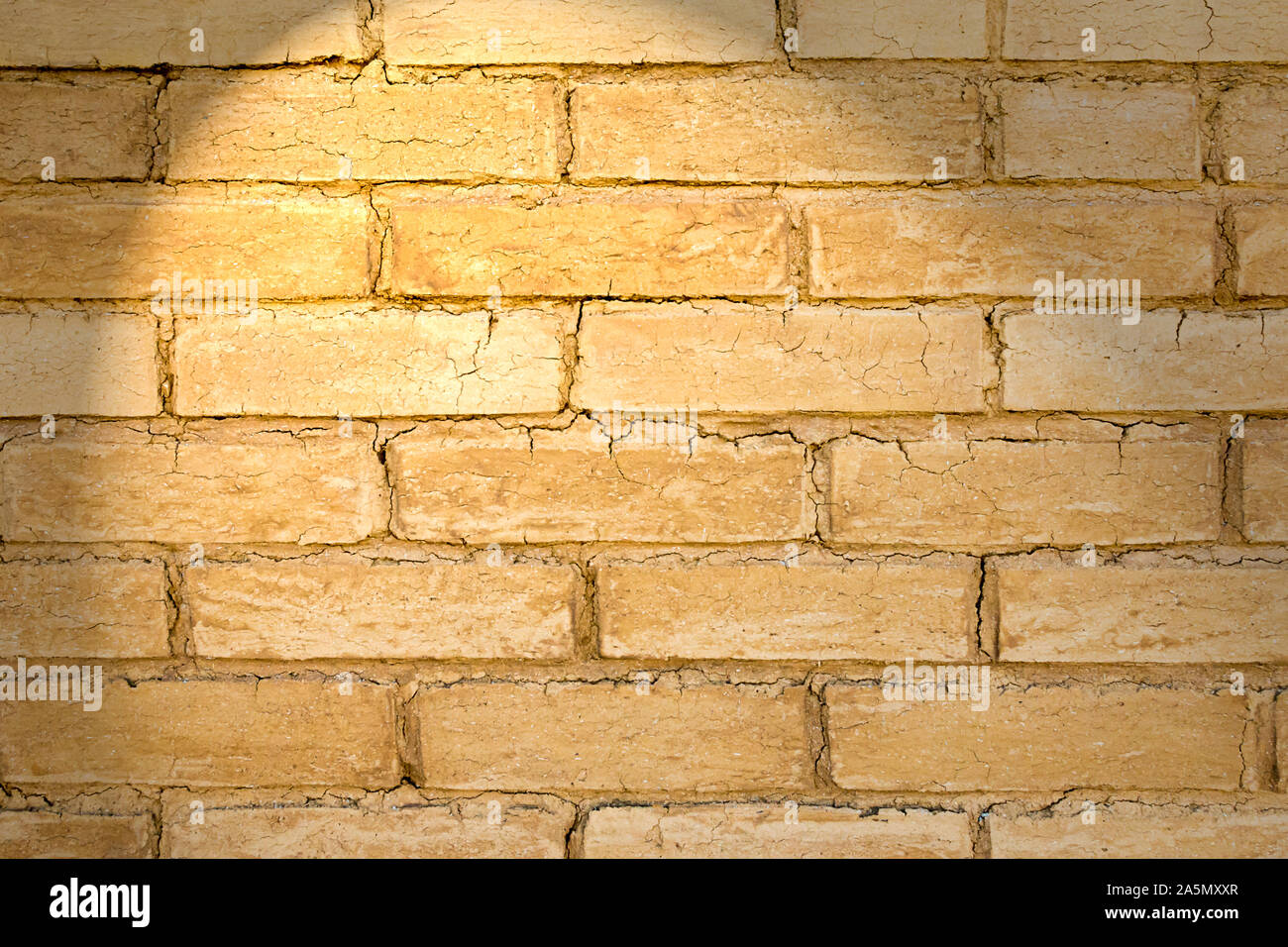 Adobe brick wall, ancestral strukturellen architektonischen Element aus Erde mit großer isolierenden Eigenschaften Stockfoto