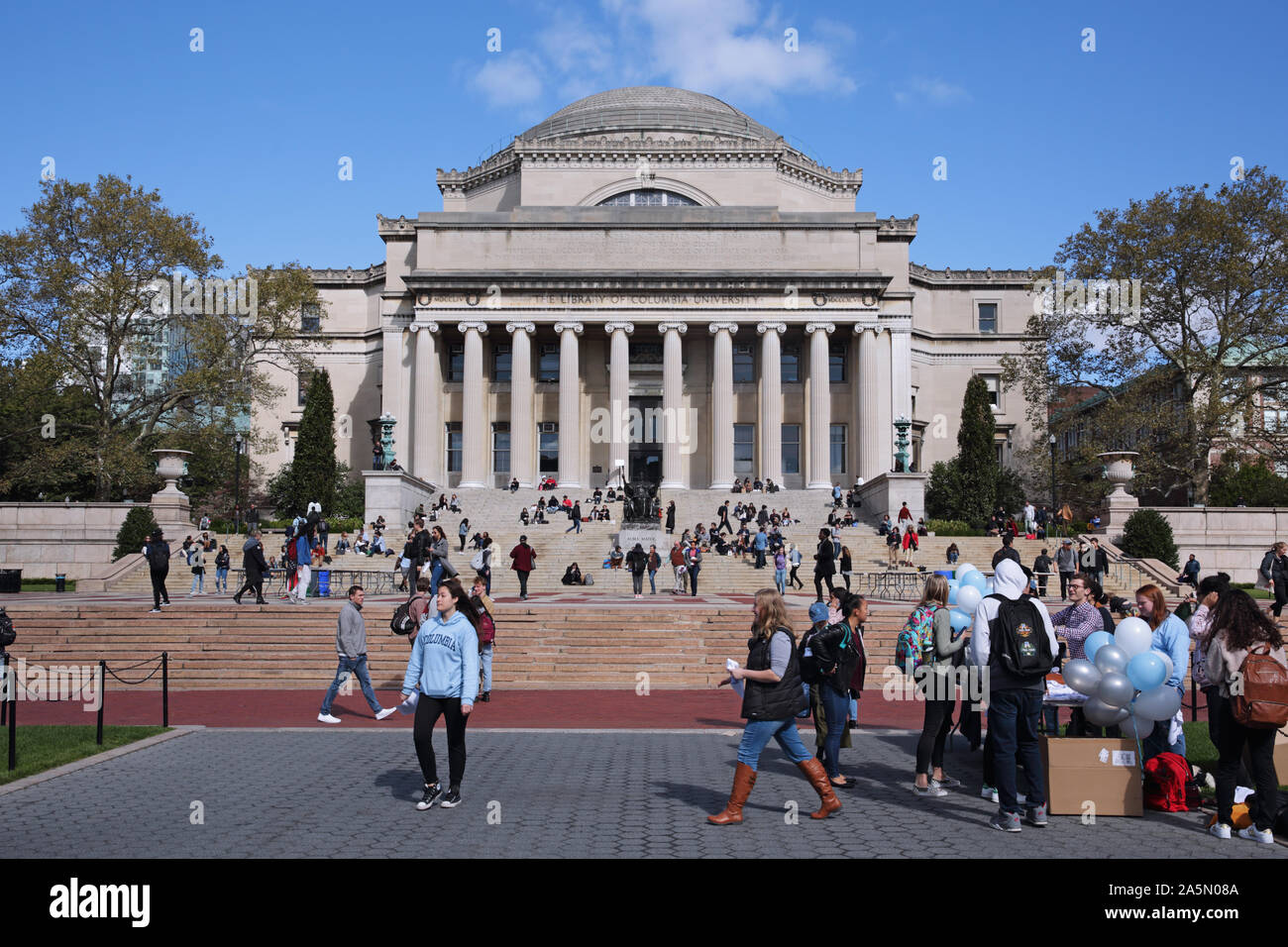 Die Columbia University Campus in Morningside Heights, New York, USA. Low Memorial Library. Homecoming Feier im Gange. Stockfoto Die Columbia University Campus in Morningside Heights, New York, USA. Low Memorial Library. Homecoming Feier im Gange. Stockfoto