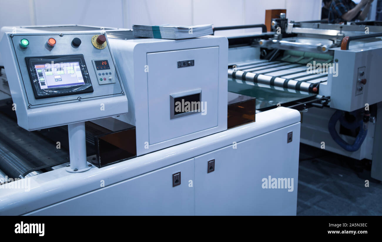 Eine Moderne Druckmaschine Für Die Druckindustrie Stockfotografie - Alamy