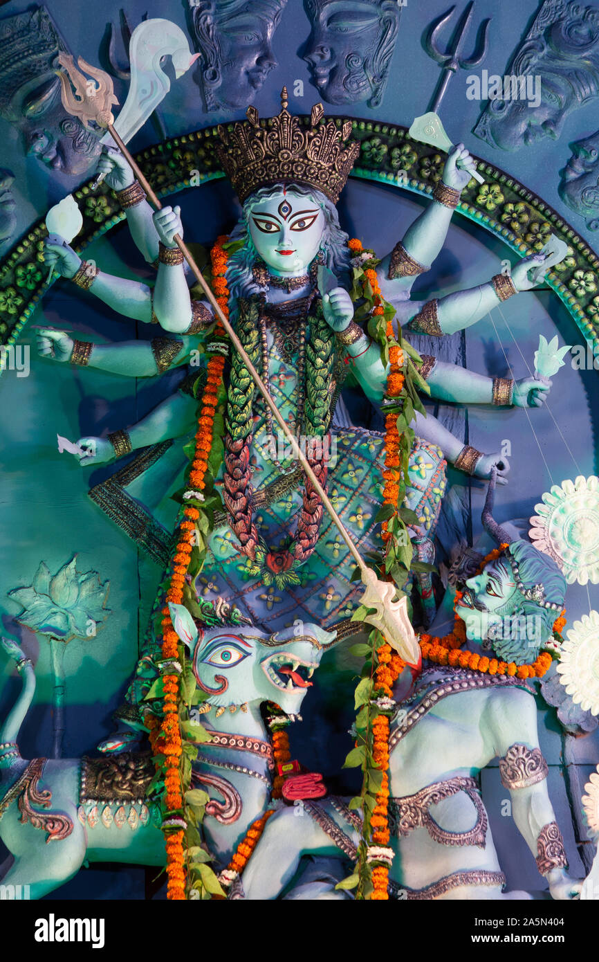 Eine Ansicht von Durga Puja Pandal Idiol Innen Stockfoto