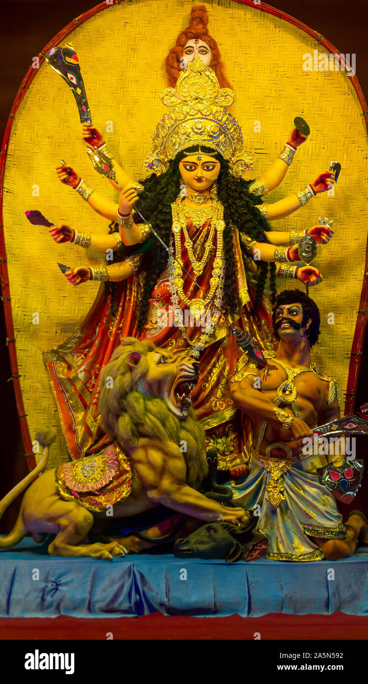 Eine Ansicht von Durga Puja Pandal Idiol Innen Stockfoto