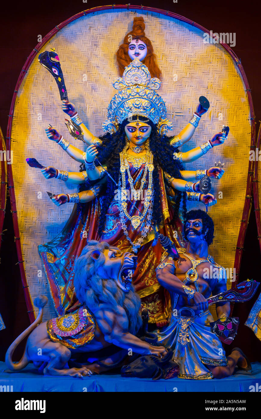 Eine Ansicht von Durga Puja Pandal Idiol Innen Stockfoto