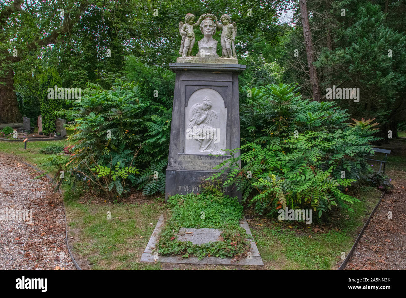 Grab Nicolaas Pieneman an der Nieuwe Ooster Friedhof Amsterdam Die Niederlande 2019 Stockfoto