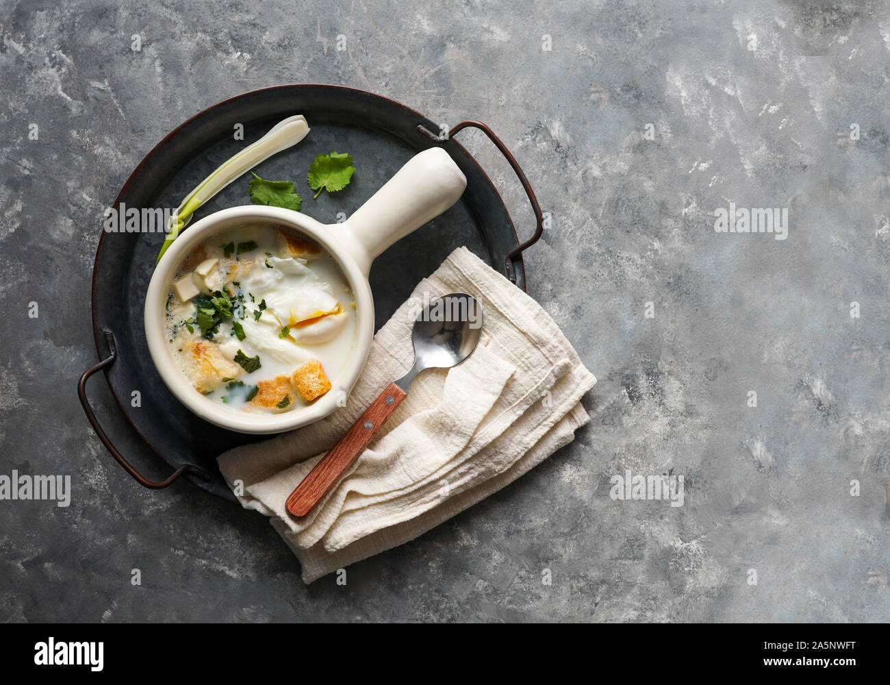 Changua-kolumbianische Ei und Milch, Suppe, typische Suppe zum Frühstück in Bogota Stockfoto