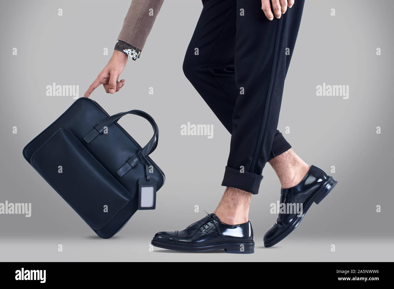Smart Business Kleidung mit Tragetasche, No-Name-Marken für Werbekampagnen, Corporate Business Bilder Stockfoto