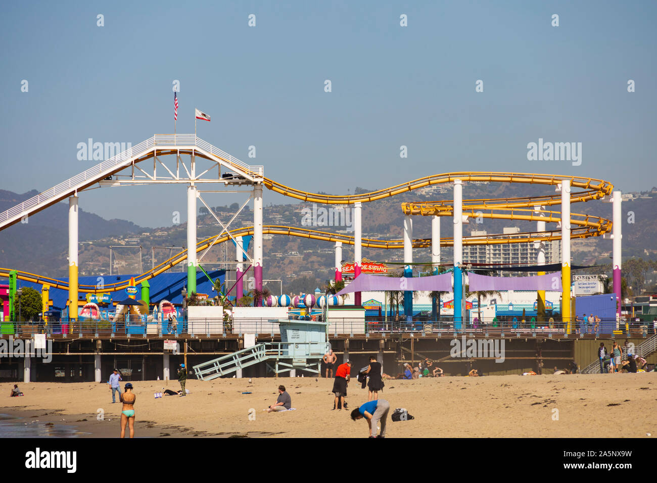 Am Strand von Santa Monica Pier, Pacific Park, Los Angeles, Kalifornien, Vereinigte Staaten von Amerika. USA Stockfoto