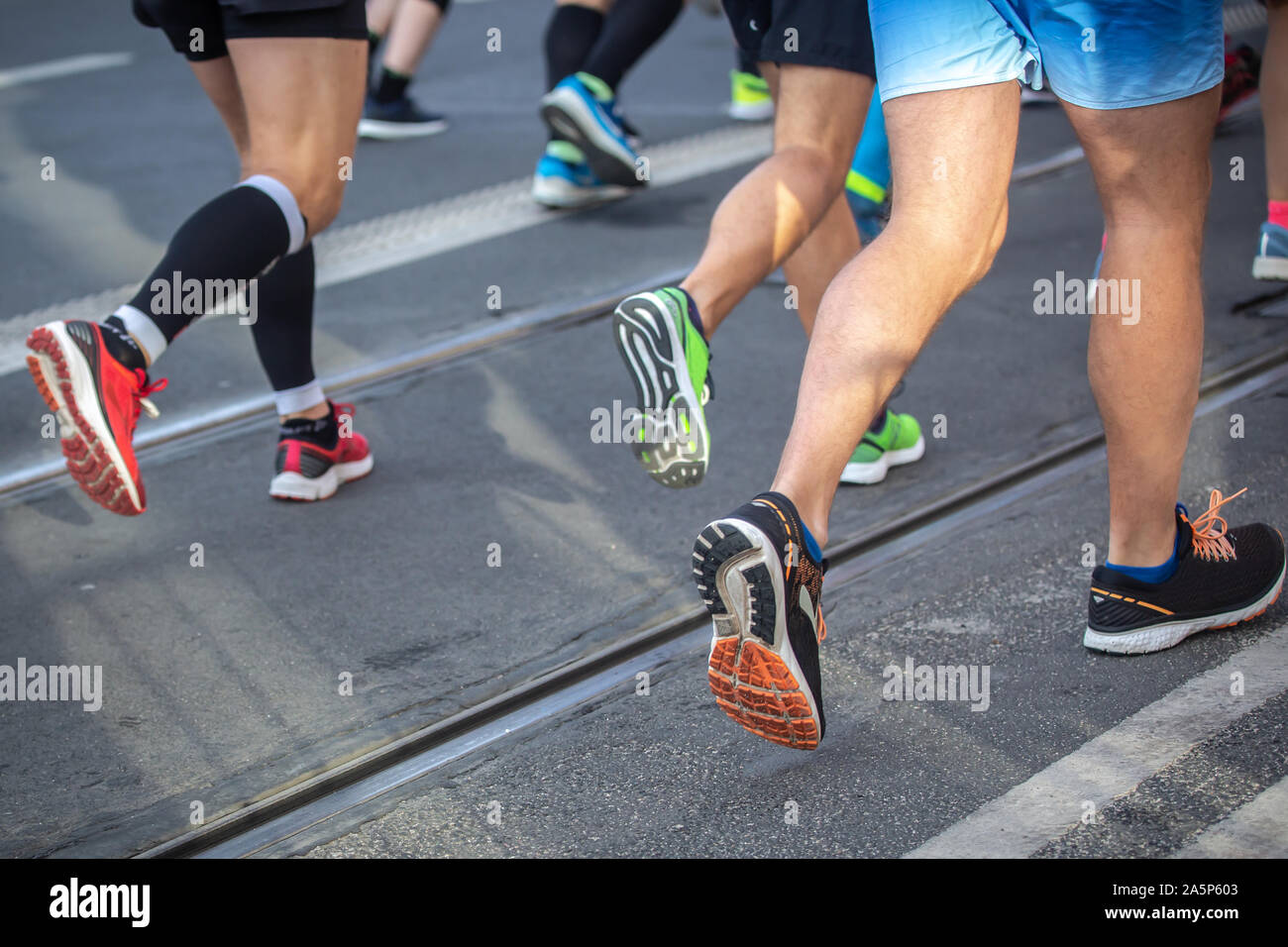 Marathonläufer, auf die City Road. Stockfoto