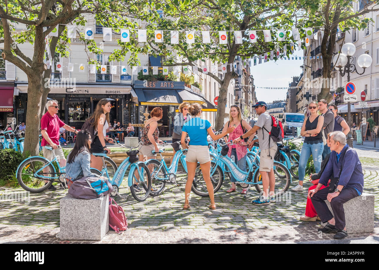 Geführte Radtour auf dem Place de la Contrescarpe, blue Bike Tours, Stockfoto