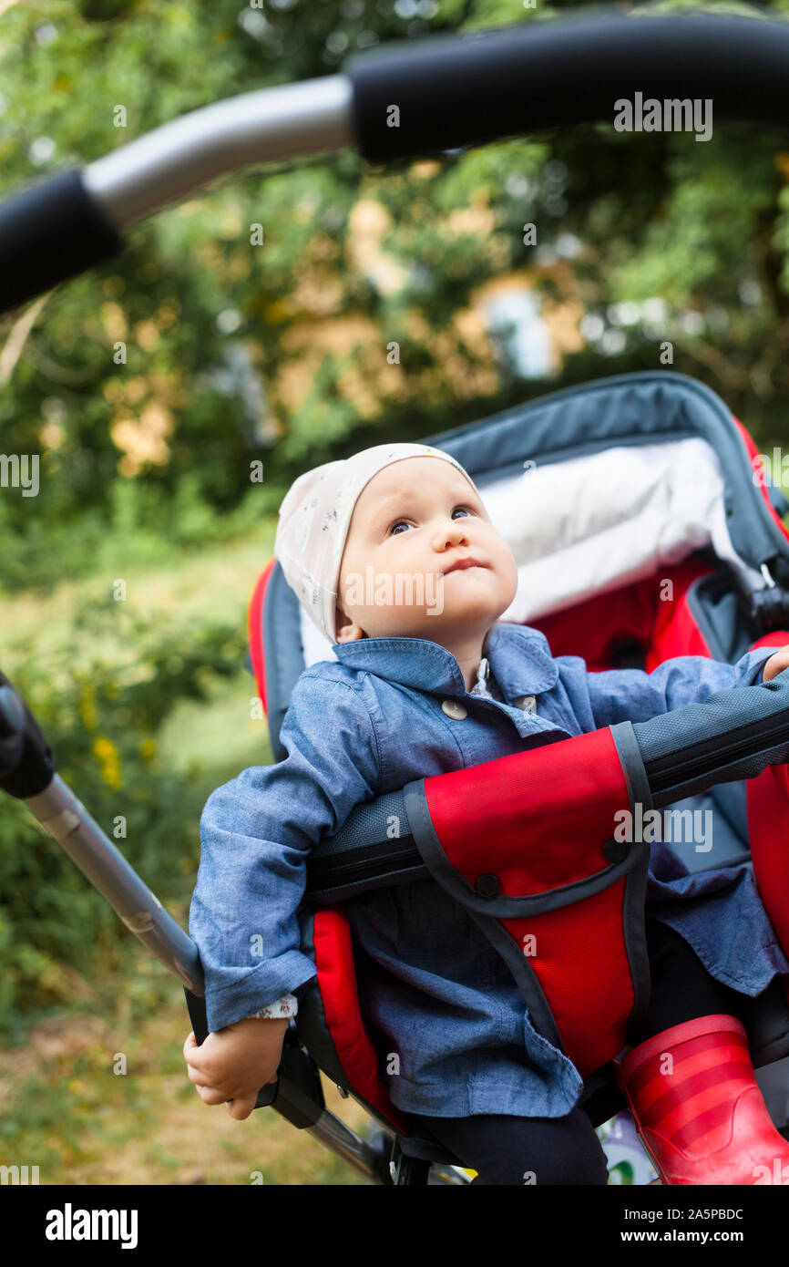 Baby im Kinderwagen Stockfoto