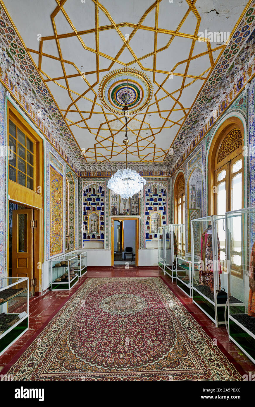 Prunkvolle Dekoration innerhalb des Haus der Olga, Sitorai Mohi Xosa, Sommerresidenz des letzten Emirs von Buchara, Usbekistan, Zentralasien | Magnific Stockfoto