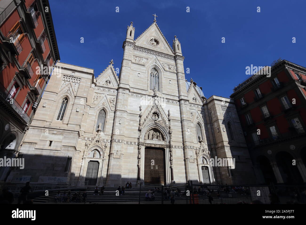 Neapel, Italien - Oktober 13, 2019: Der Dom von Neapel - der Metropolitan Kathedrale Santa Maria Assunta Stockfoto