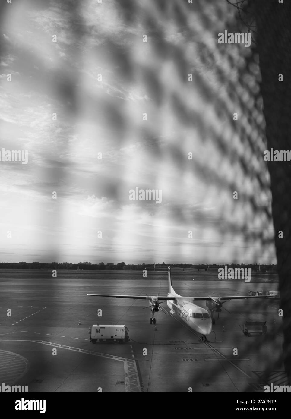Flugzeug am Flughafen Stockfoto