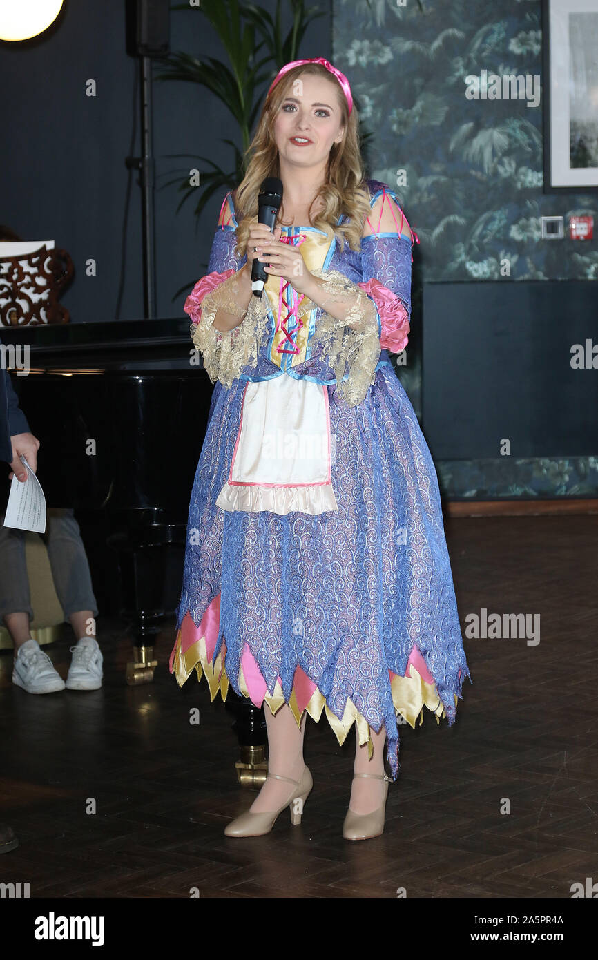 Gnade Chapman wie Aschenputtel, Cinderella-Pressevorstellung Photocall, Fairfield Halls, Croydon, London, UK, 22. Oktober 2019, Foto von Richard Goldschmidt Stockfoto