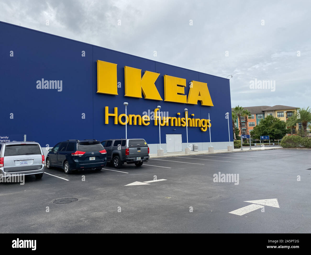 Orlando, FL/USA -10/18/19: IKEA Home Furnishings Store Gebäude. IKEA verkauft bereit, billige Möbel und Inneneinrichtung zu montieren. Stockfoto
