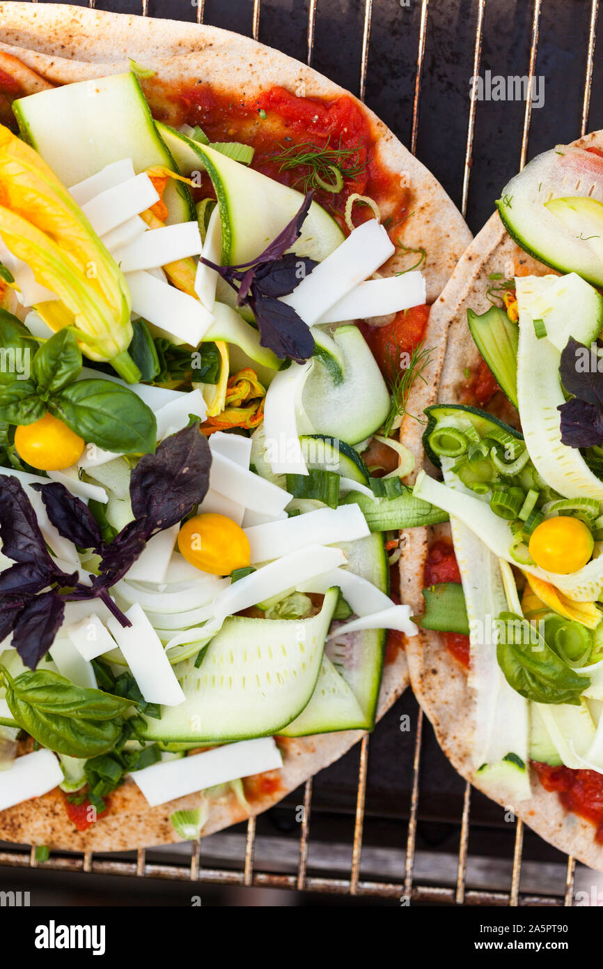 Pizza mit Gemüse Stockfoto