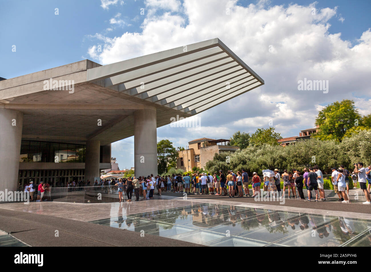 Touristische Anstellen an der Akropolis Museum, Athen, Griechenland. Stockfoto