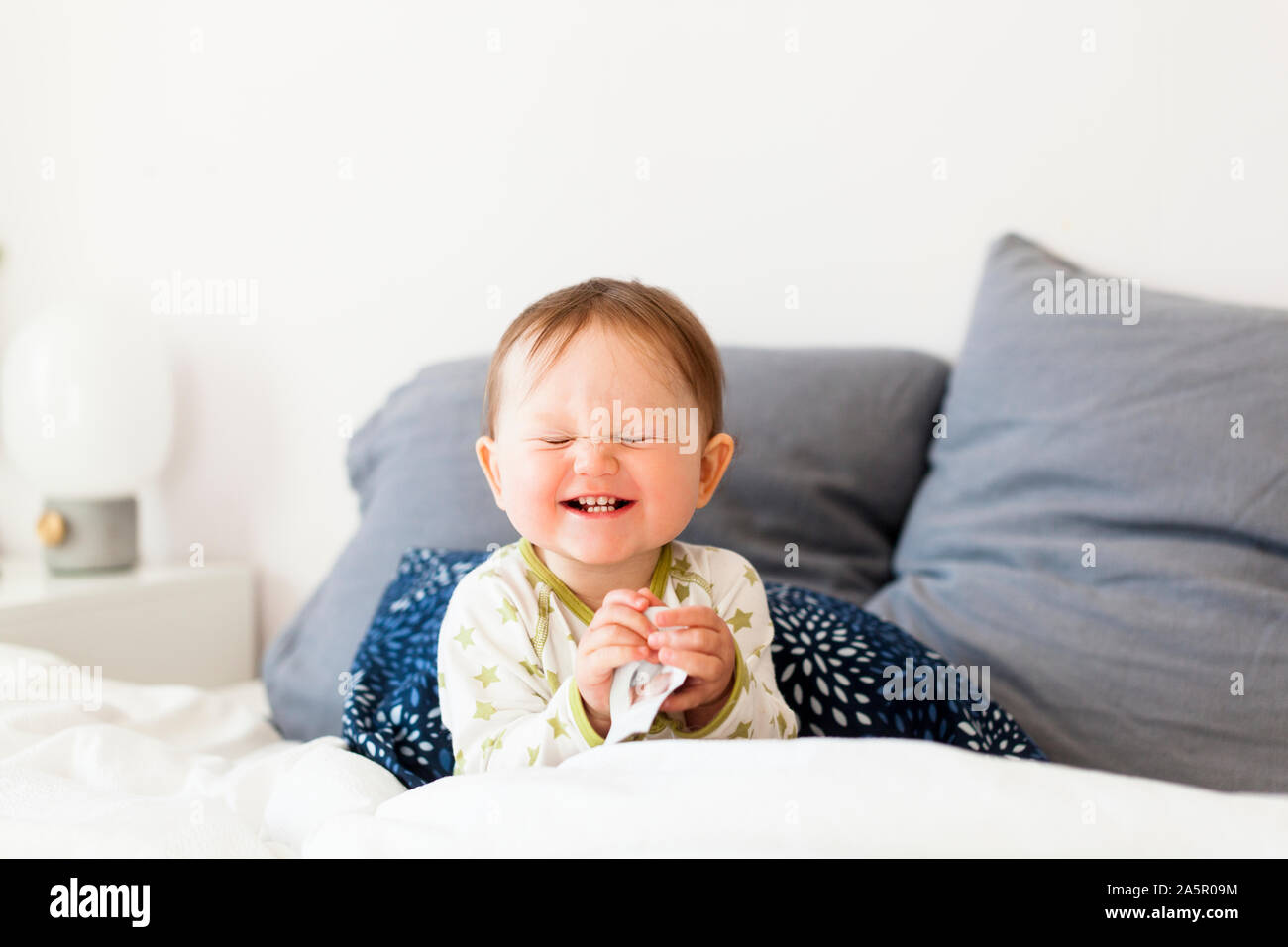 Kleine Mädchen lächelnd Stockfoto
