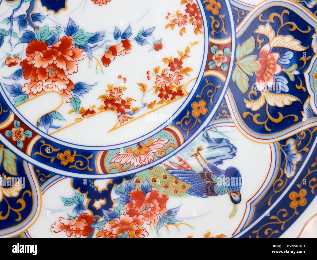 GOMEL, BELARUS - Oktober 22, 2019: Der japanische Imari Porzellan, Arita (Maruki brennofen). Stockfoto