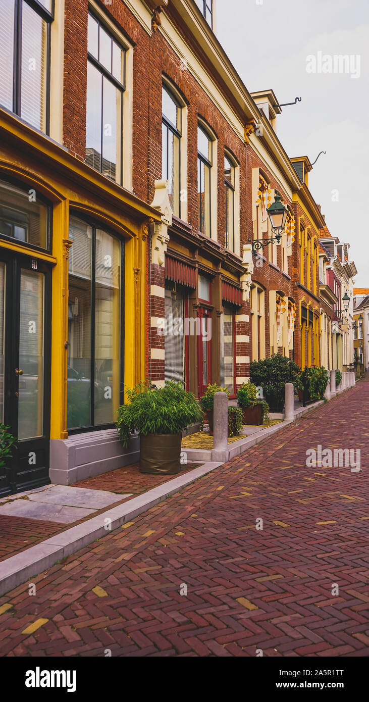 Leeuwarden, Niederlande - 19. Oktober 2019: Street View auf 'Grote Kerkstraat' in Leeuwarden, die Hauptstadt der Provinz Friesland, Niederlande Stockfoto