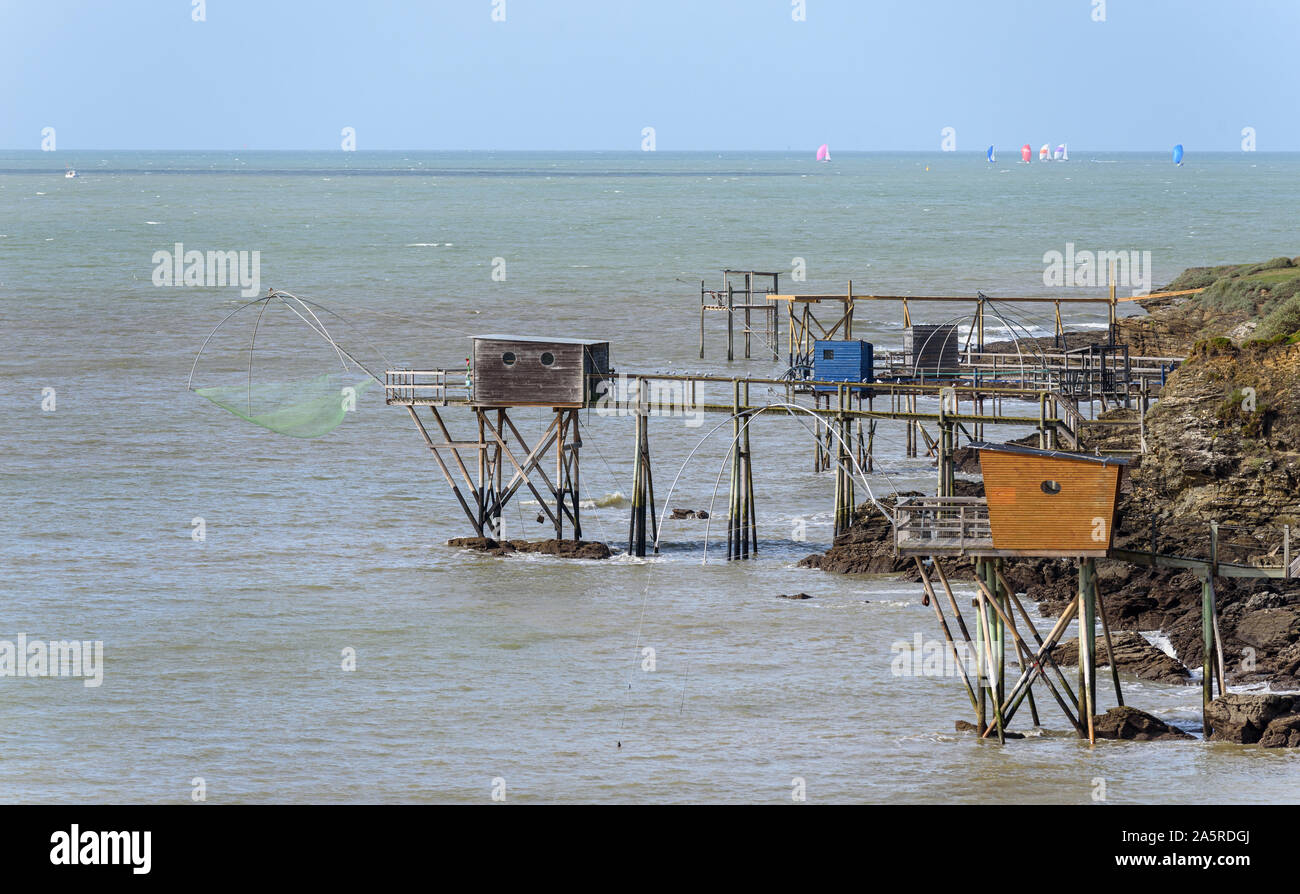 Typische carrelet Fischerhütten in Pornic, Loire-Atlantique, Frankreich. Stockfoto