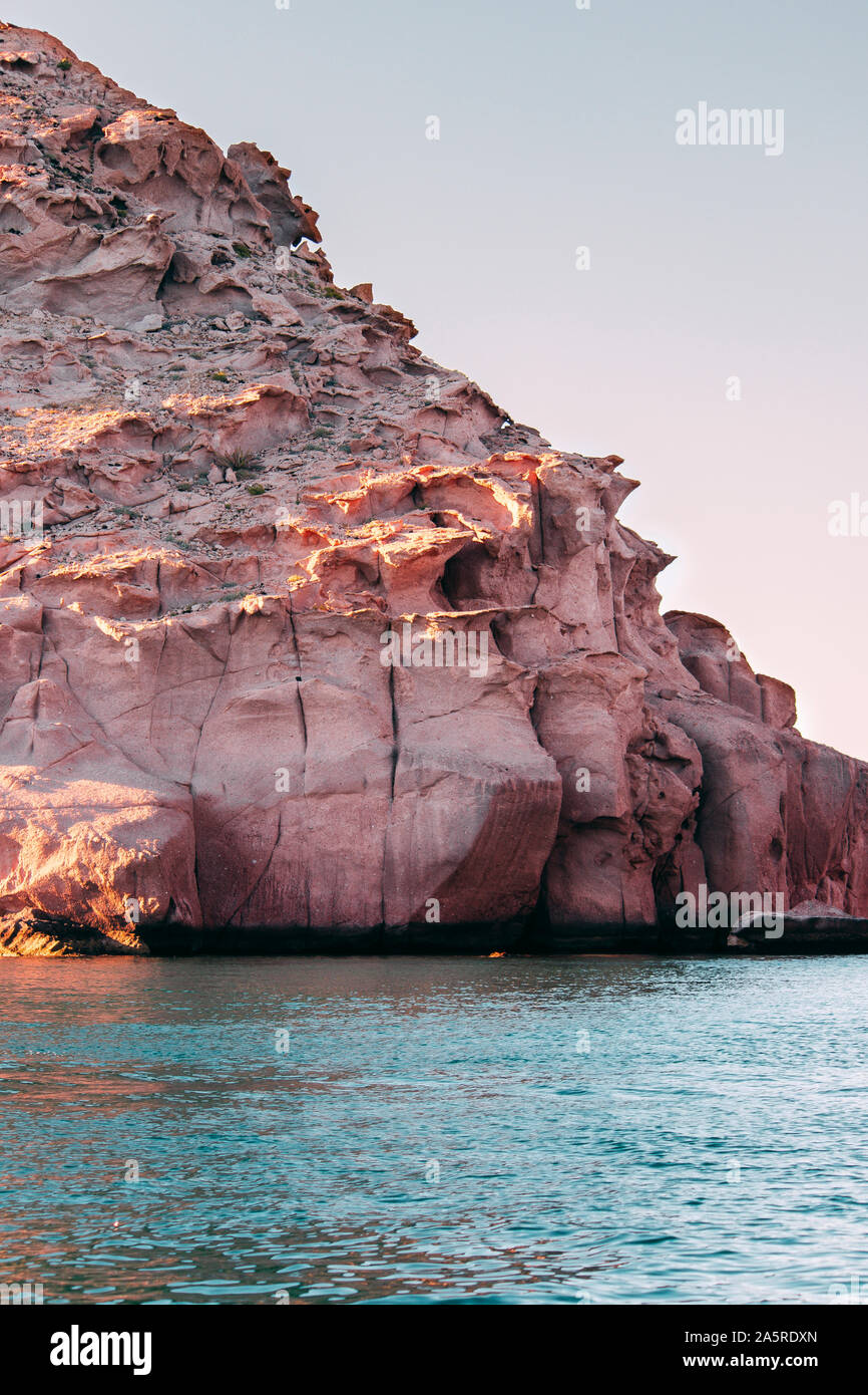 Glatten Stein vom Meer geschnitzt und Licht am späten Nachmittag Sonne, Isla Espiritu Santo, BCS. Stockfoto