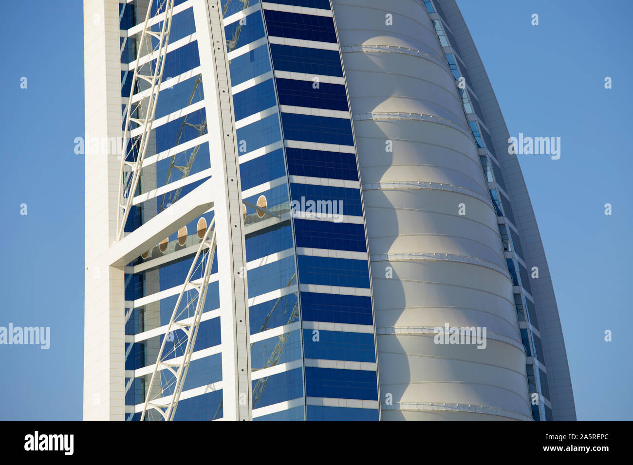 Detail des Burj Al Arab Hotel am Jumeirah Beach, Dubai, Vereinigte Arabische Emirate Stockfoto