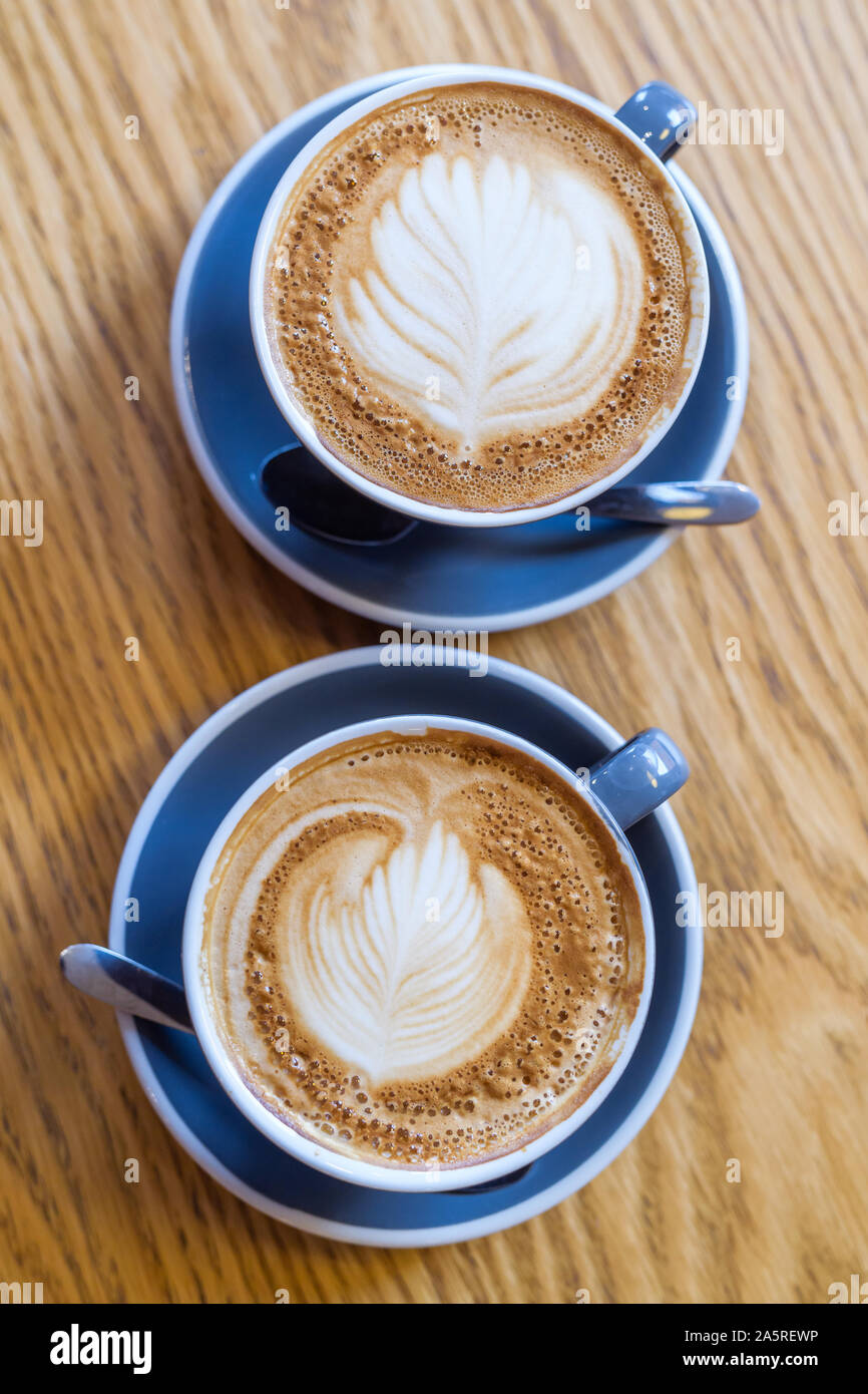 Italienischer Kaffee Mit Milch Stockfotos und -bilder Kaufen - Alamy