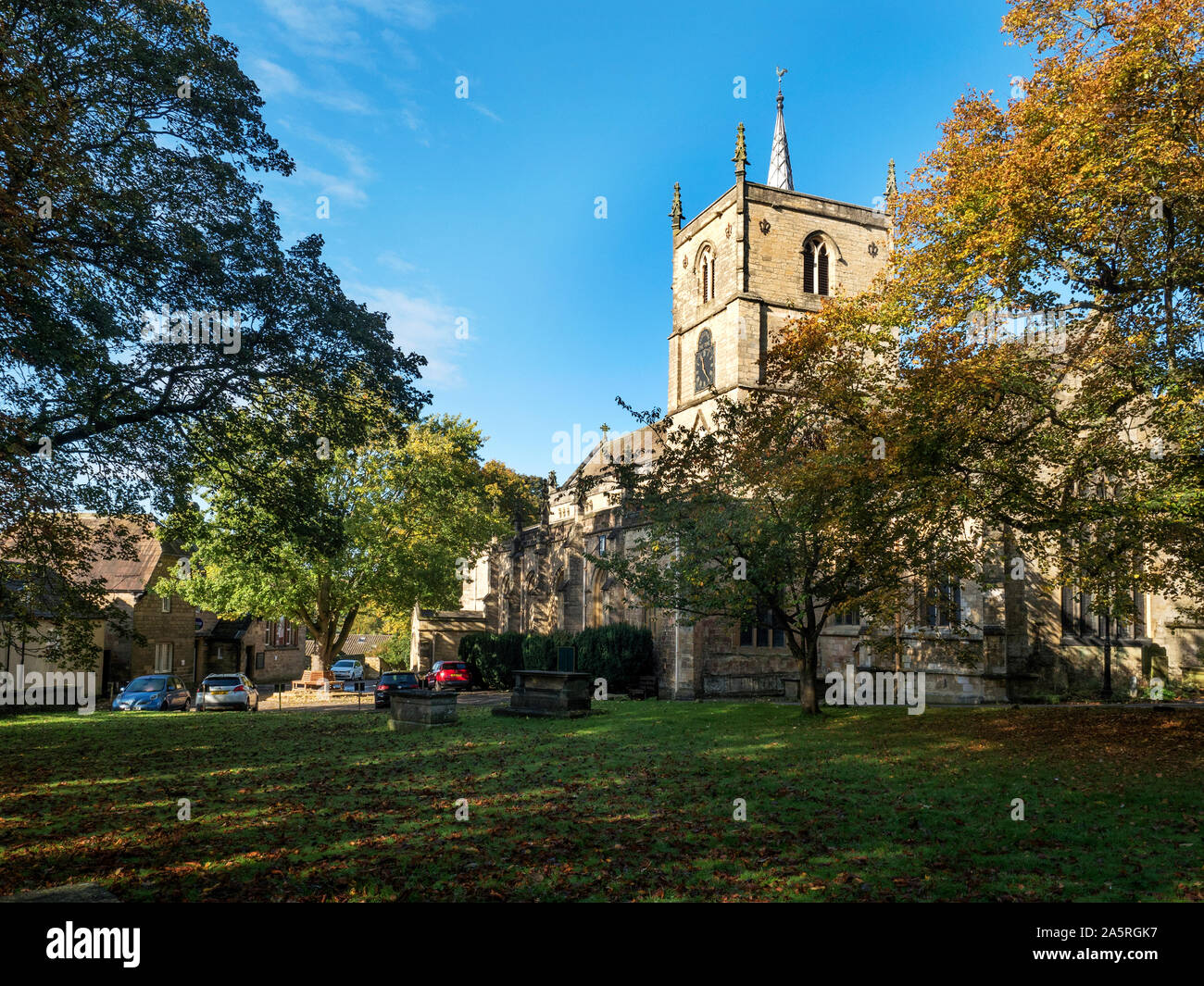 St Johns Pfarrkirche im Herbst Knaresborough North Yorkshire England Stockfoto