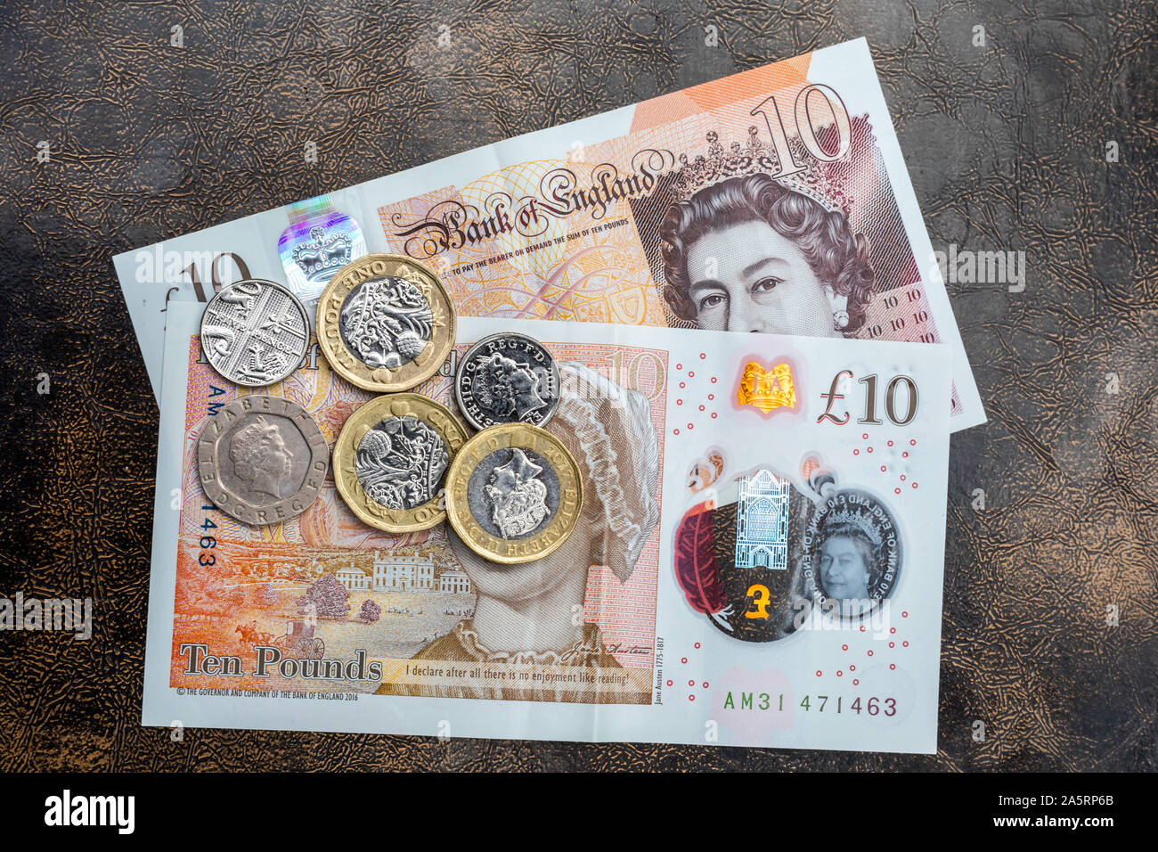 Großbritannien - Pfund Banknoten und Münzen Stockfoto