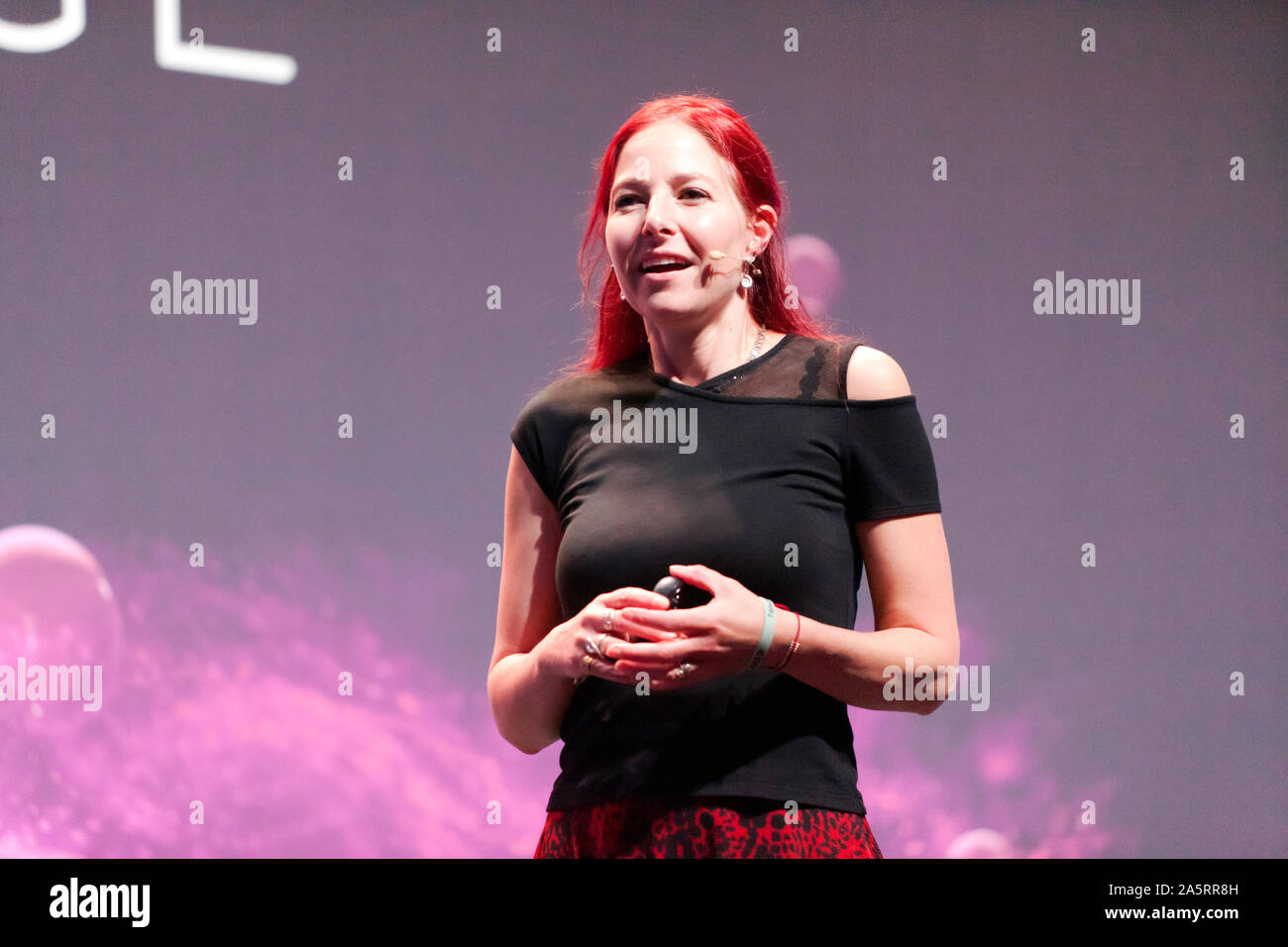 Zehn Jahre nach Ihrem landmark BBC2-Serie, die unglaubliche menschliche Reise, Professor Alice Roberts untersucht die neuesten Erkenntnisse in der Kolonisierung der Welt durch unsere alten Vorfahren, auf der großen Bühne im New Scientist Live Stockfoto