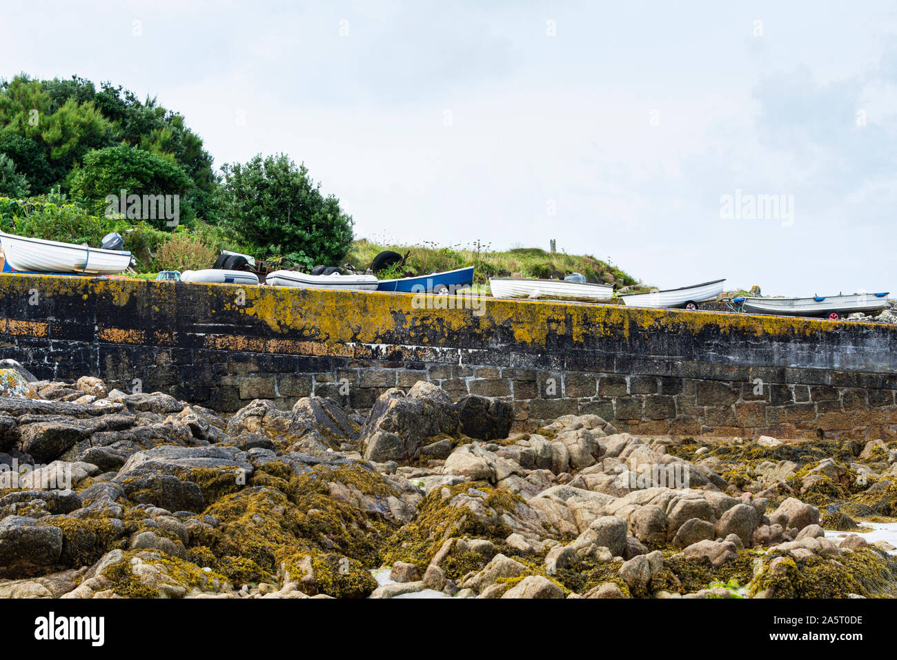 Boote auf dem Slip an Periglis Cove auf die hl. Agnes, die Scilly-inseln Stockfoto
