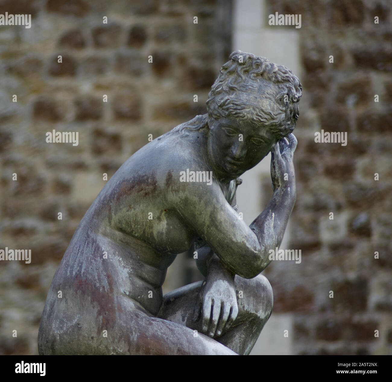 Weibliche statue Knole park Posing Stockfoto