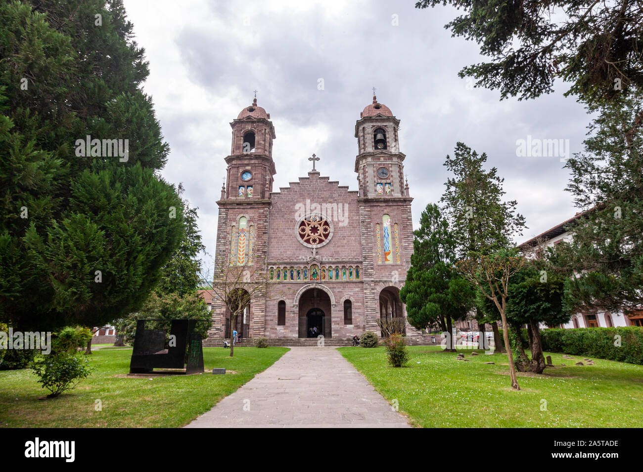 Iglesia de santiago apostol kirche Fotos und Bildmaterial in hoher