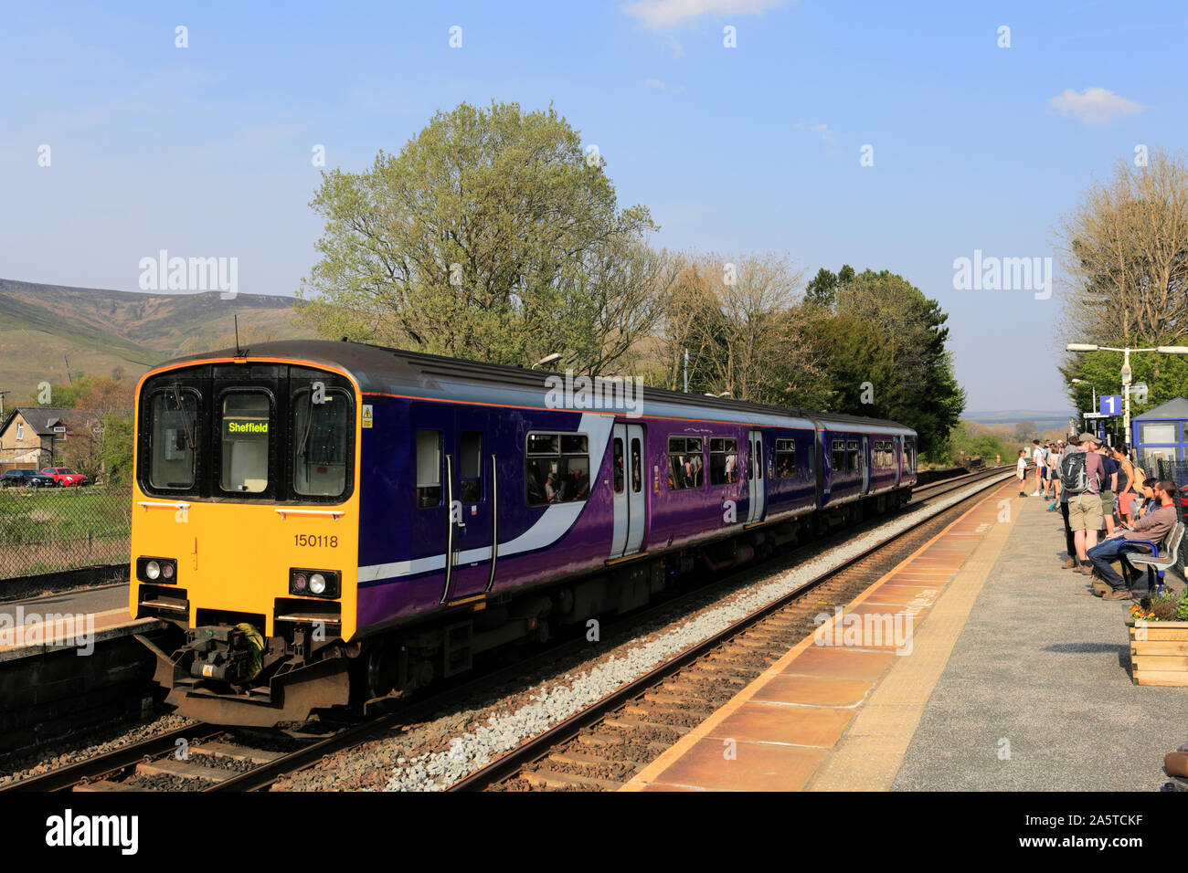 Northern Züge 150118 bei Edale Bahnhof, Nationalpark Peak District, Derbyshire, England, Großbritannien Stockfoto