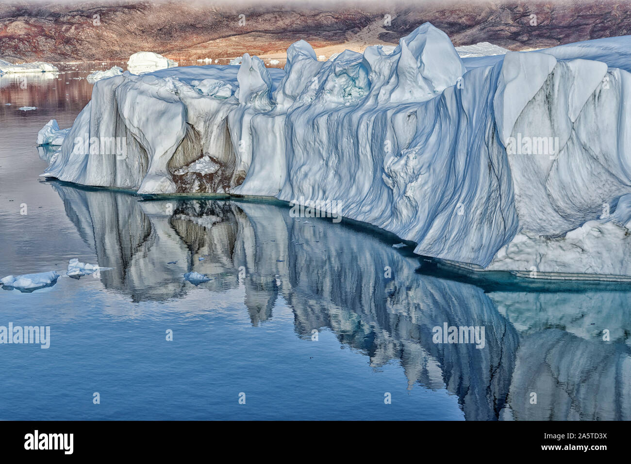 Schwimmende Eisberge am Abend Scoresby Sund, Kangertittivaq, Grönland, Dänemark Stockfoto