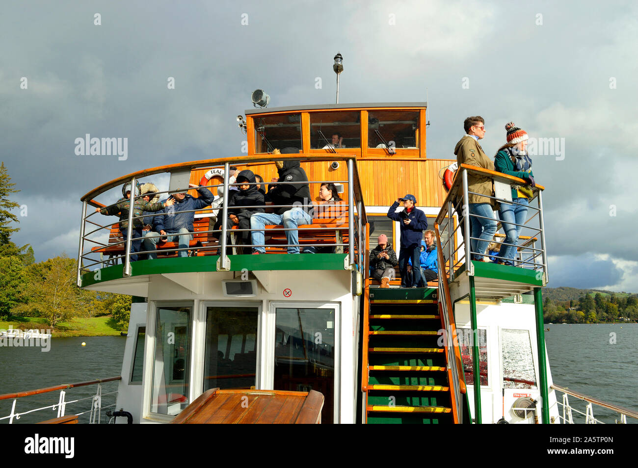 Windermere Freizeitaktivitäten Kreuzfahrten auf der größten England See im Herzen des Lake District Stockfoto