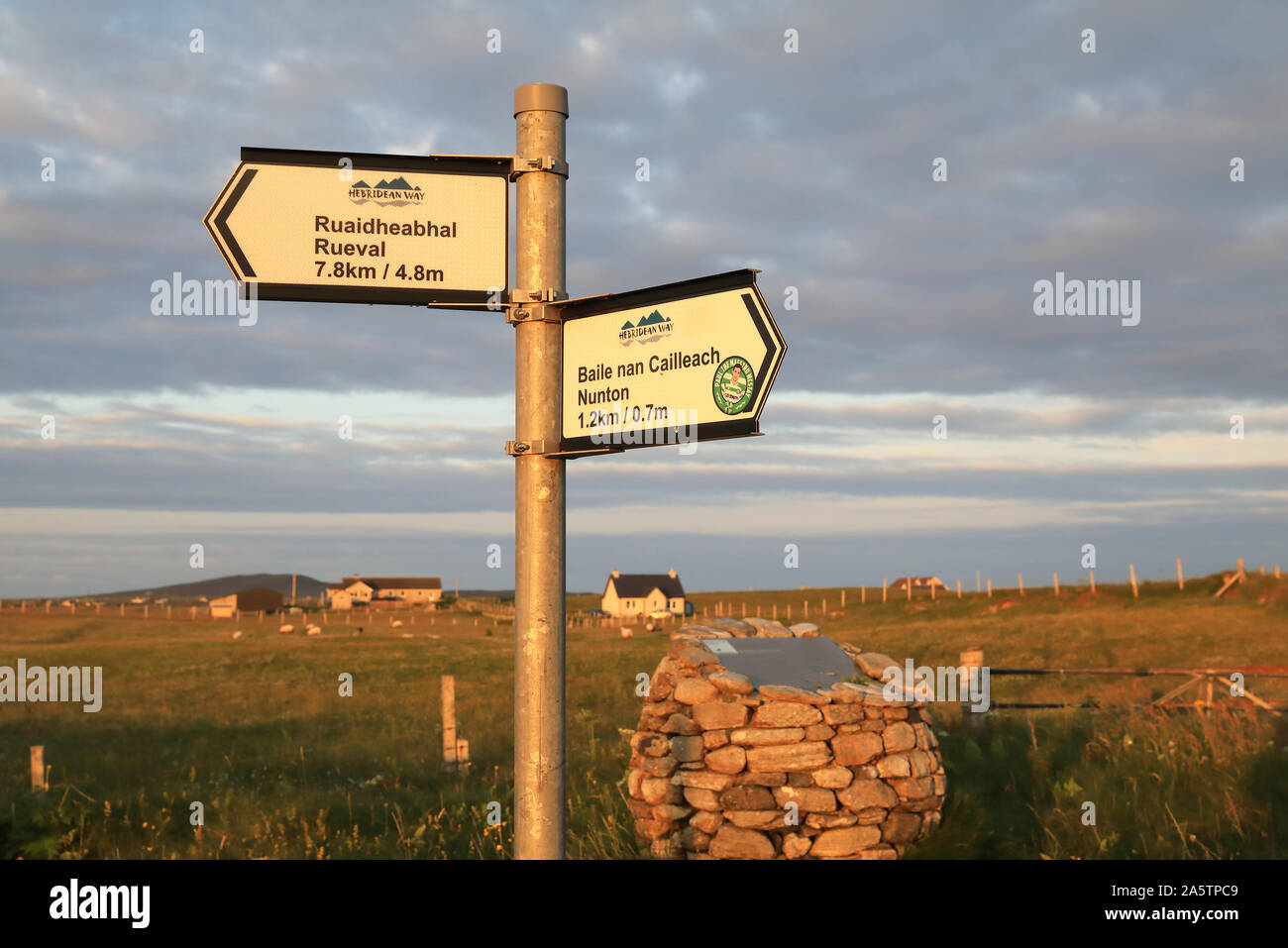 Wegweiser für Hebridean Weg lange Strecke gehen, An Aird auf der Westseite der Insel Benbecula, auf den Äußeren Hebriden, in Schottland, Großbritannien Stockfoto