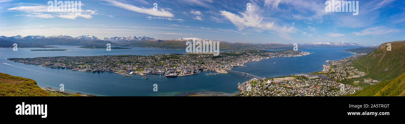 TROMSØ, NORWEGEN - Luftbild Panorama der Insel Tromsøya. Stockfoto